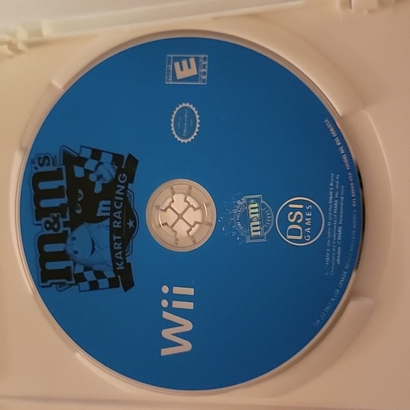 M&M Kart Racing - Wii Game No Visable Stratches Original Case & Paper Inserts - Picture 4 of 5